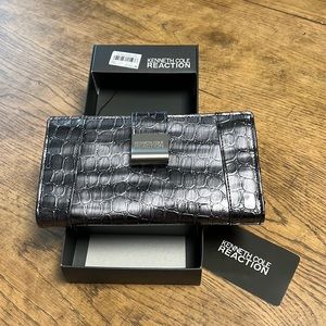 Kenneth Cole Reaction clutch wallet. NIB